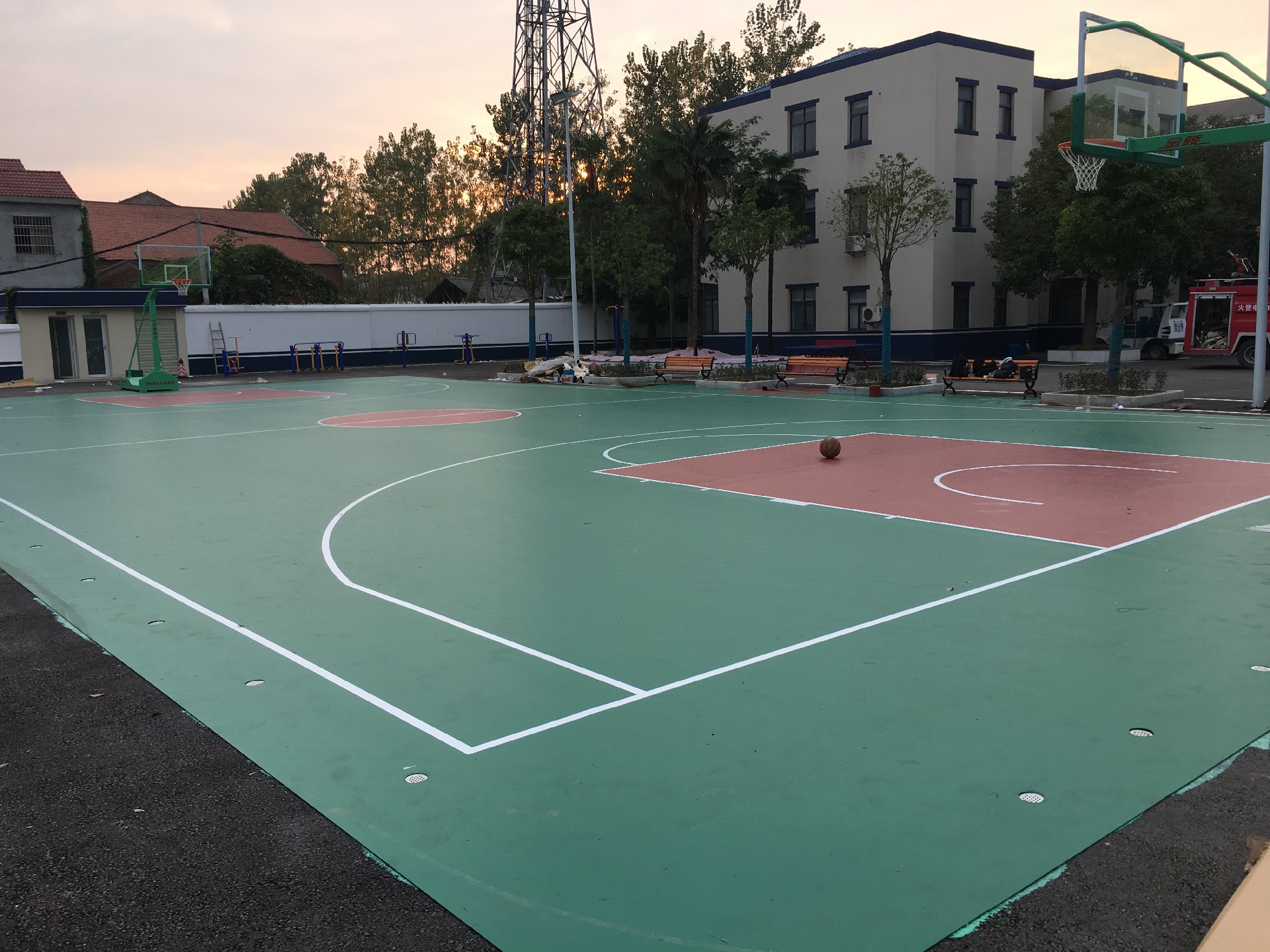 仙桃通?？谂沙鏊@球場(chǎng)