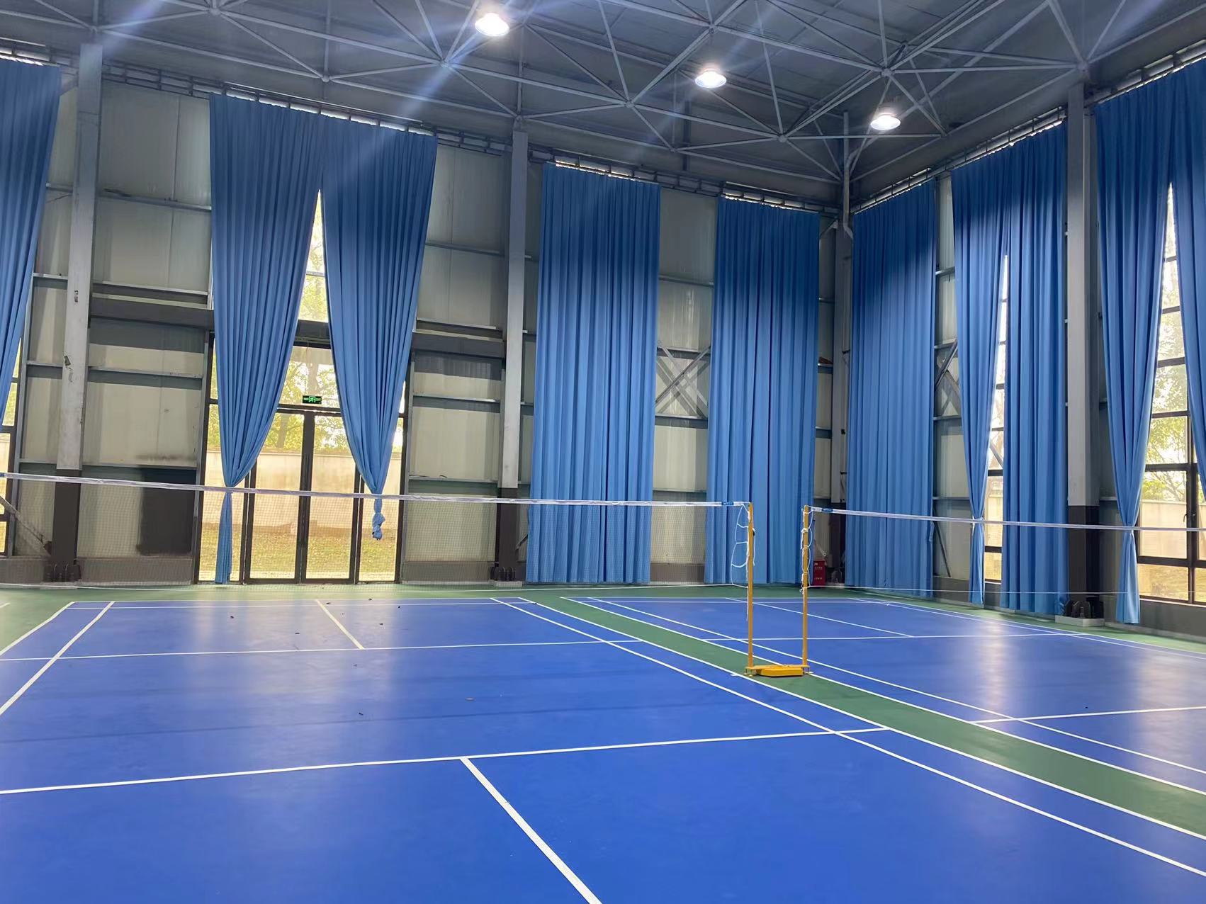 武漢東湖某學(xué)校排羽球場(chǎng)